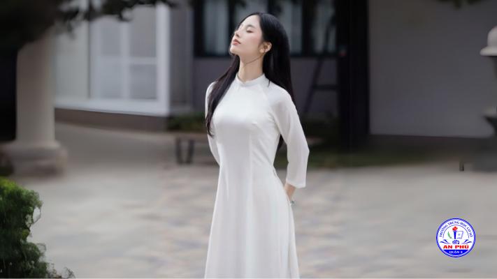 41+ Ảnh gái xinh mặc áo dài trắng thướt tha và thanh khiết