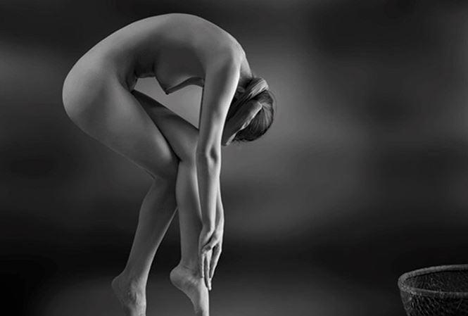 Triển lãm ảnh khỏa thân: Đã bày công khai thì có nên đề 18+?