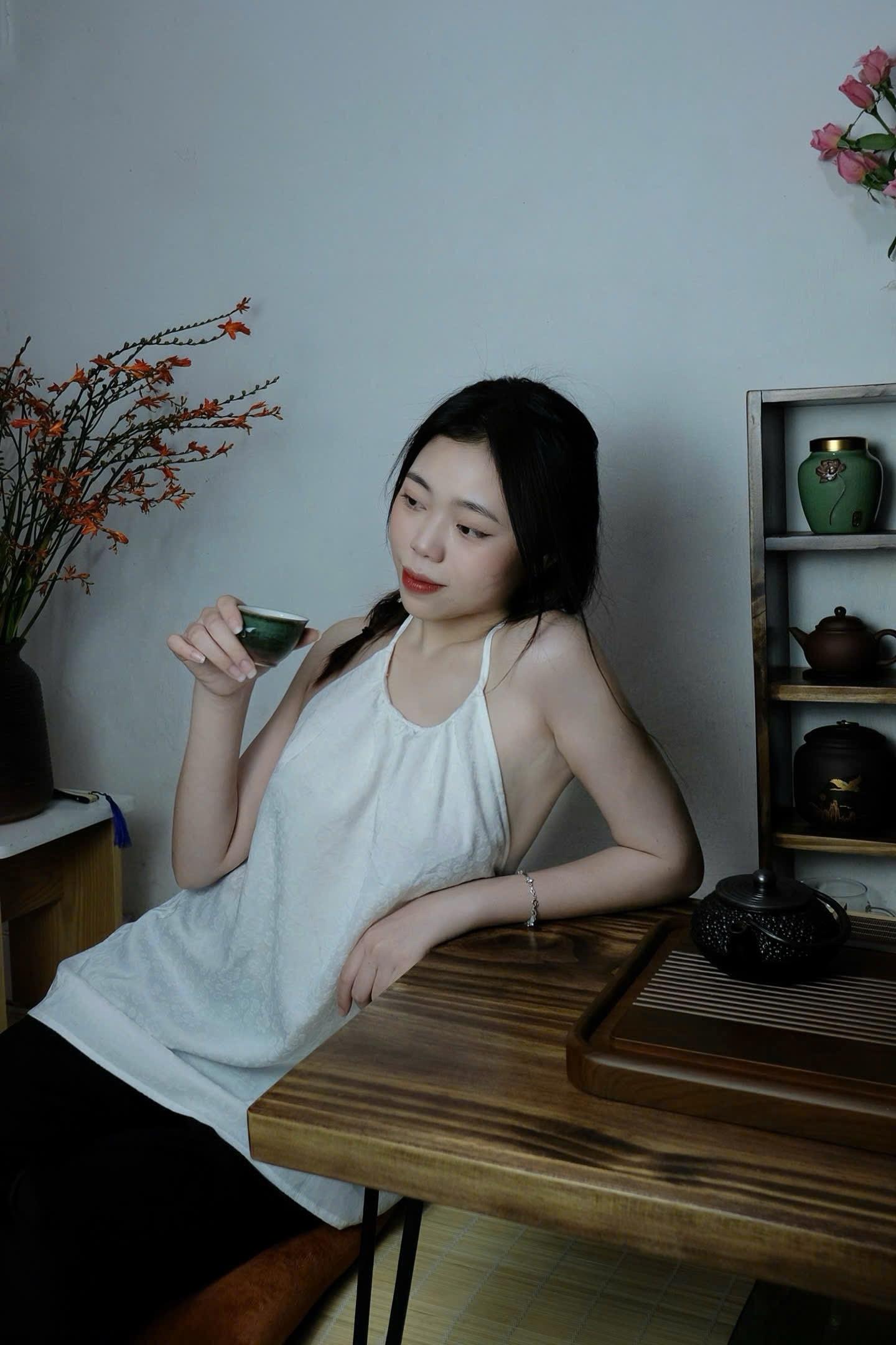 Áo Yếm Hở Lưng Màu Trắng Gợi Cảm