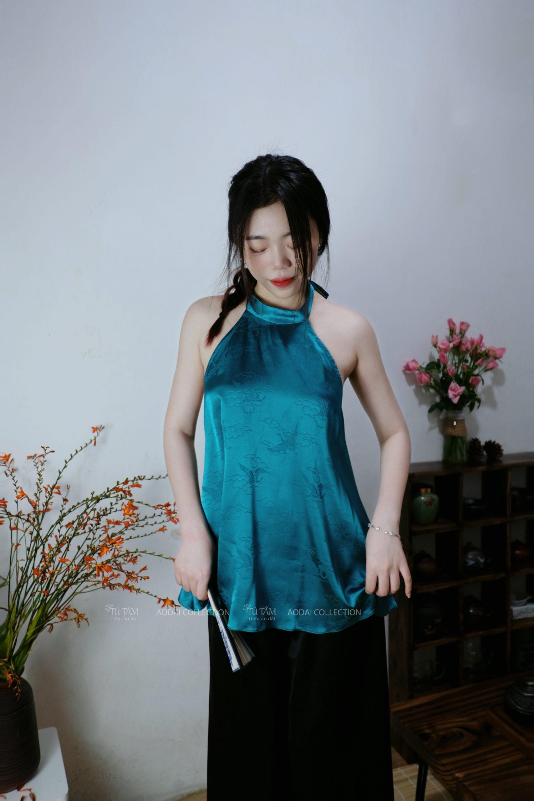 Áo Yếm Dây Cột Cổ Lụa Hạc Vũ Màu Xanh Ngọc