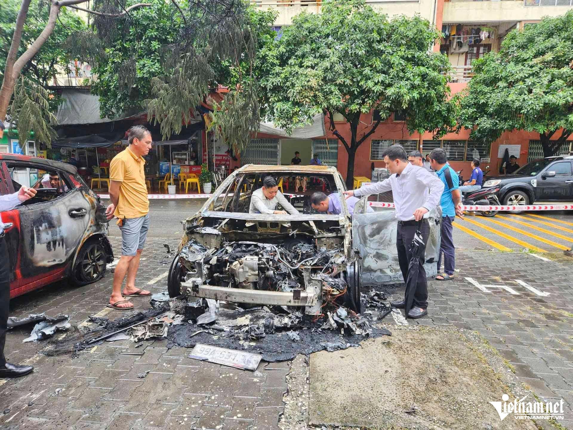 Xe Peugeot bất ngờ bốc cháy vừa thay dầu động cơ 1 tuần, bảo dưỡng thường xuyên