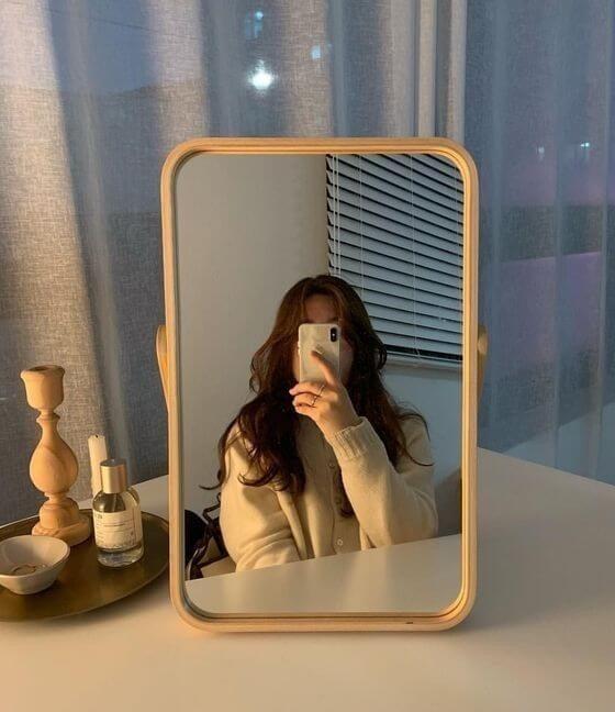 Chụp ảnh trước gương che mặt