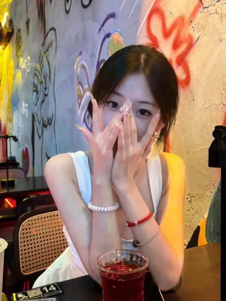 Khoảnh Khắc Gái Xinh Say Rượu Đốn Tim Mọi Ánh Nhìn