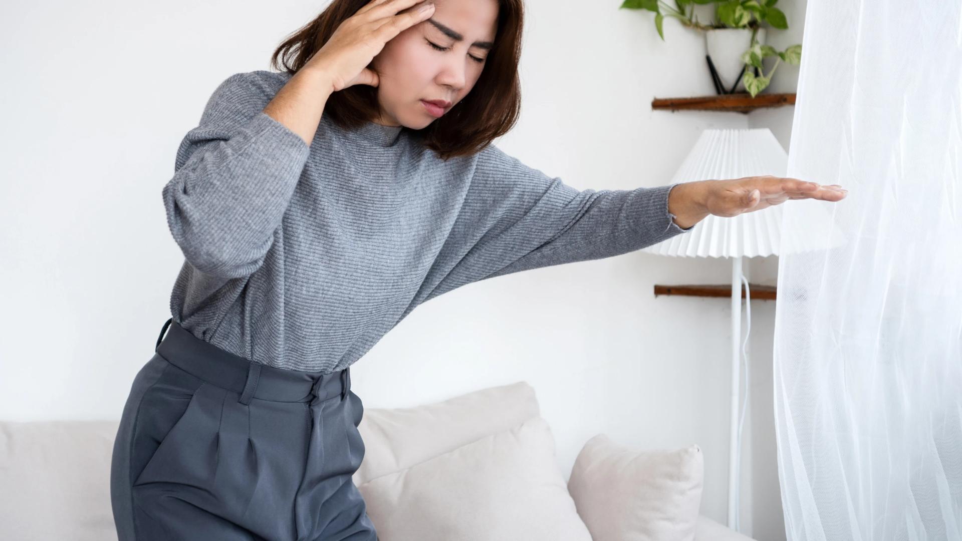 Đầu choáng váng lâng lâng mang đến cảm giác quay cuồng nhẹ, có thể mất thăng bằng tạm thời