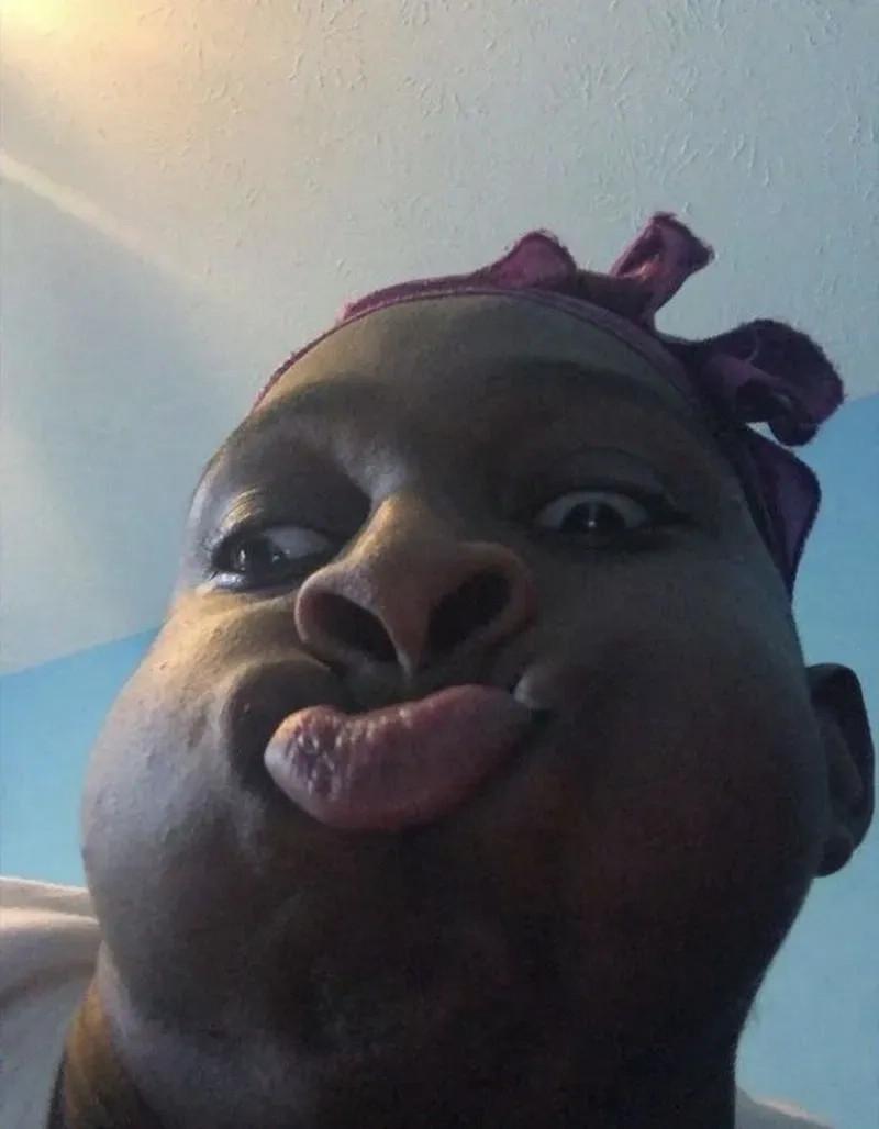 Meme tình huống dở khóc dở cười với nhân vật da màu