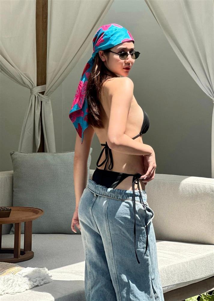 Bikini của sao Việt: Quỳnh Kool, Huyền Lizzie khoe body cực 'cháy' xứng danh mỹ nhân VTV