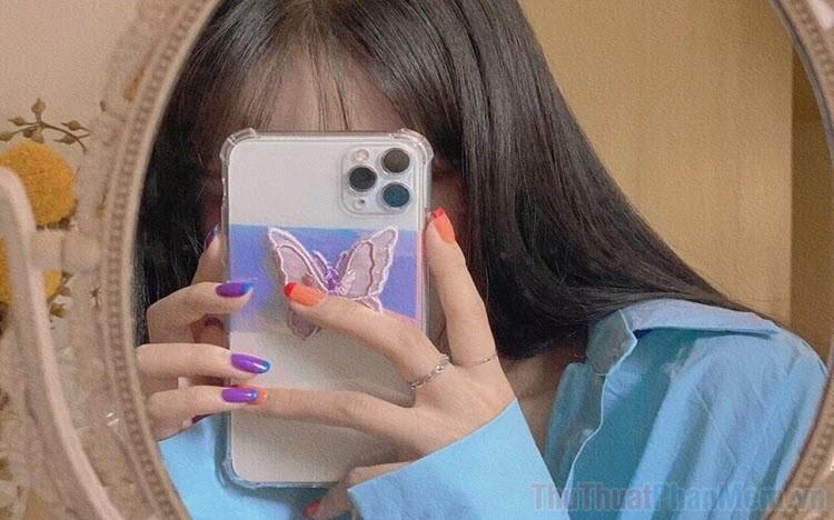 Ảnh chụp trước gương che mặt nữ tóc dài