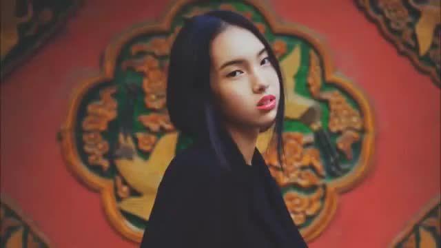 Đi khắp thế giới để chụp ảnh.... gái xinh