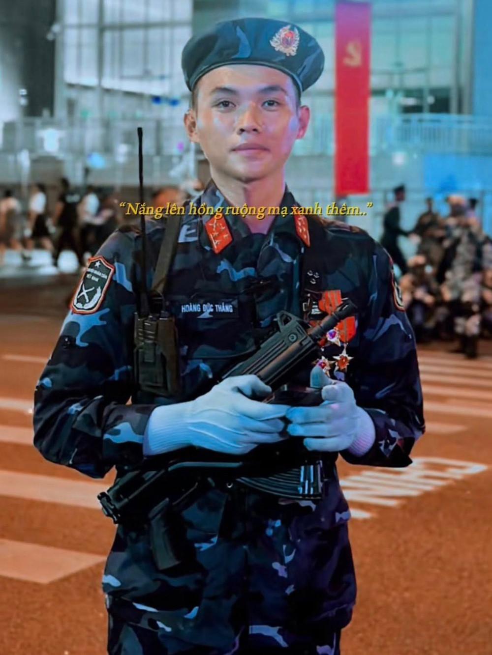 Hình ảnh loạt nam nữ trẻ đẹp tham gia diễu binh 30/4 ‘gây sốt’ mạng