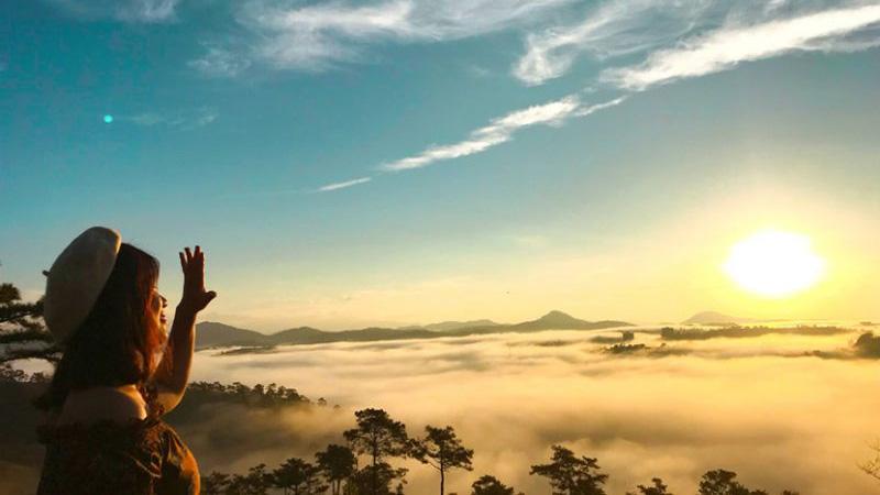 Cách chụp ảnh săn mây Đà Lạt đẹp và 7 kiểu tạo dáng cực chill