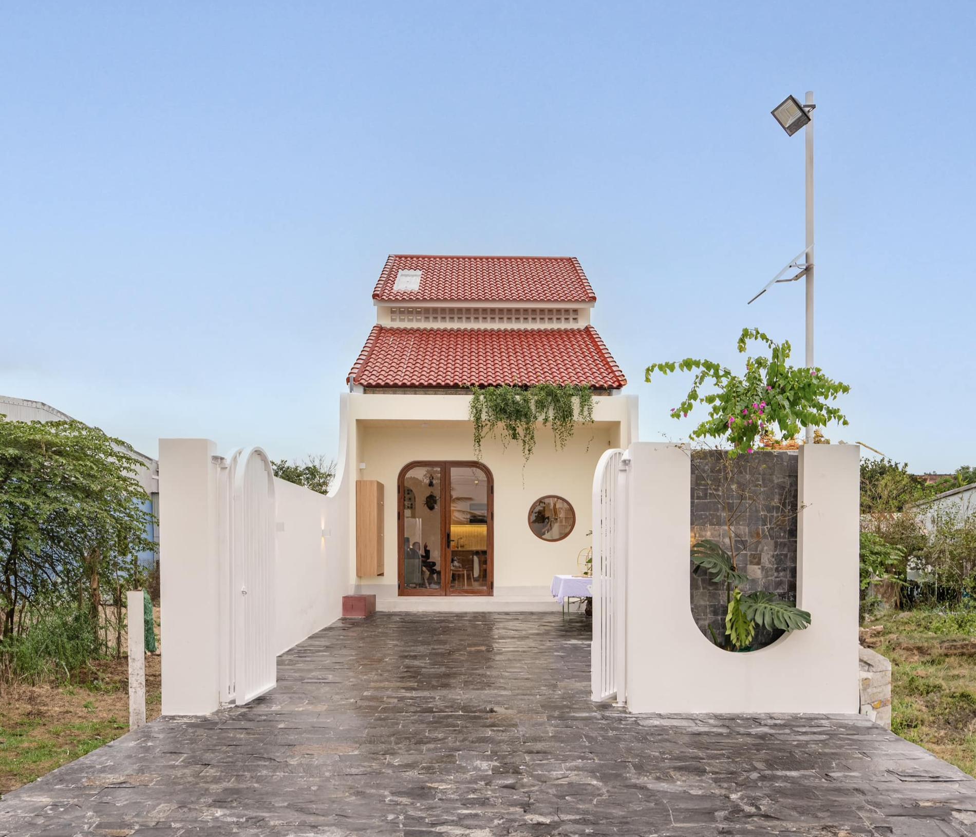 Cặp đôi Đà Nẵng dựng căn nhà 'trốn phố' đẹp lạ, đón hoàng hôn nên thơ