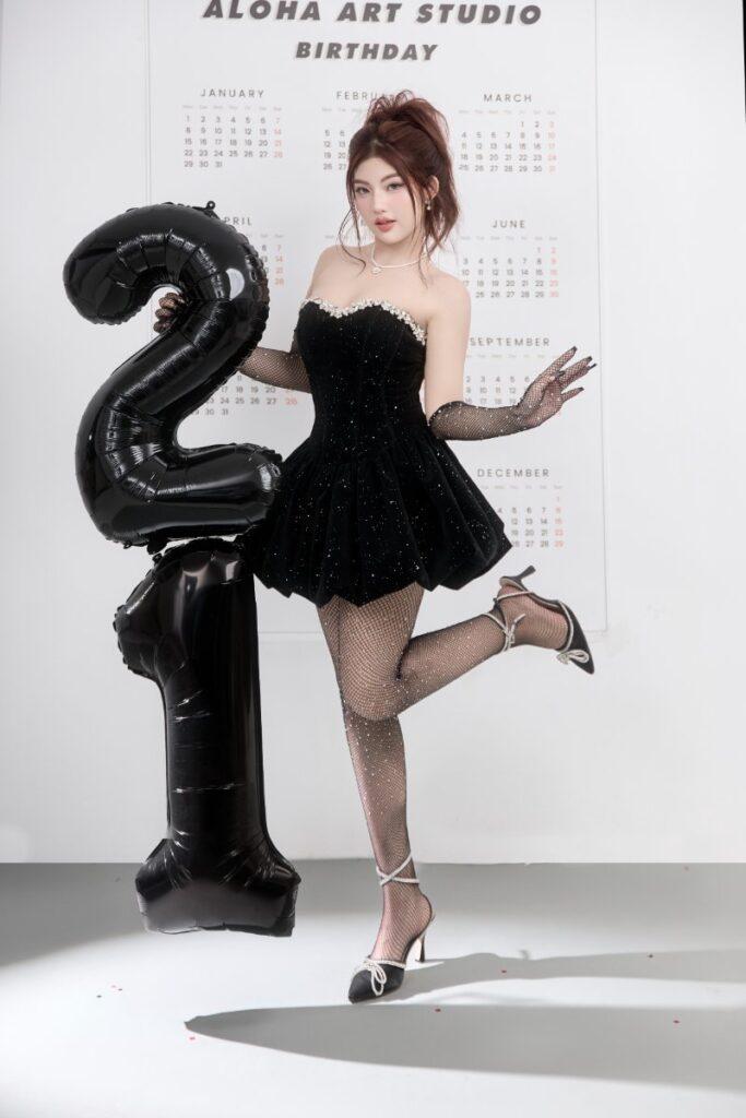 Cách chụp ảnh sinh nhật với bóng số đẹp nhất 2025