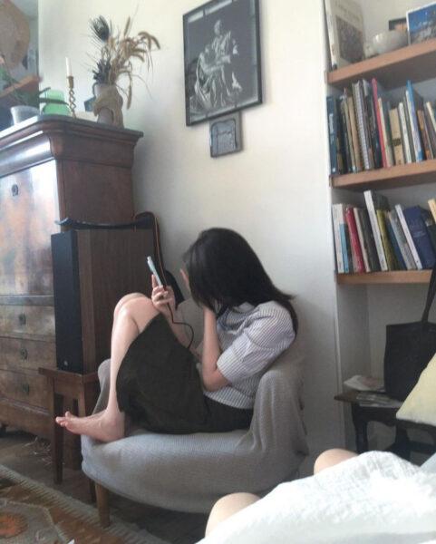 Ảnh Gái Xinh Che Mặt: Nghệ Thuật Giấu Kín Nét Duyên Dáng