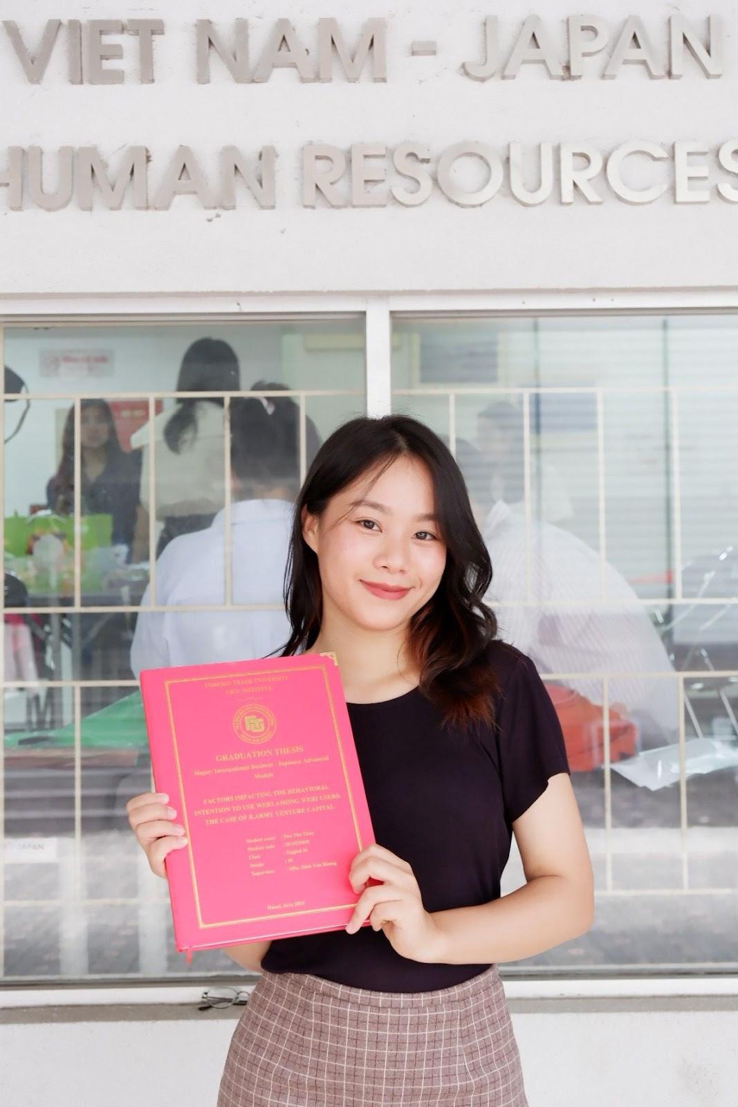 Khám phá hành trình du học trời Âu của cô nàng Gen Z