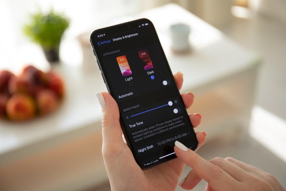 CHẾ ĐỘ NỀN TỐI (DARK MODE) CÓ TỐT HƠN CHO MẮT CỦA BẠN ?