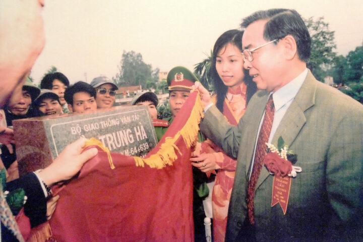 Cha Mẹ Ông Phan Văn Mãi Là Ai: Những Giá Trị Gia Đình Vững Bền