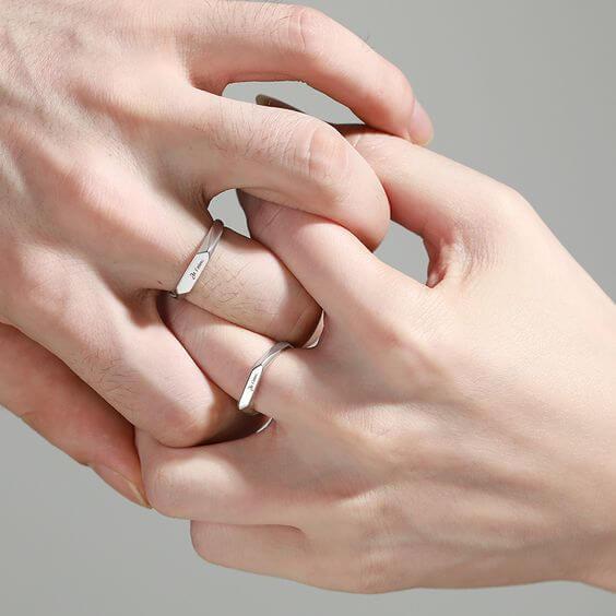 Chia sẻ mẹo chụp ảnh chụp tay đeo nhẫn đôi đẹp và ý nghĩa