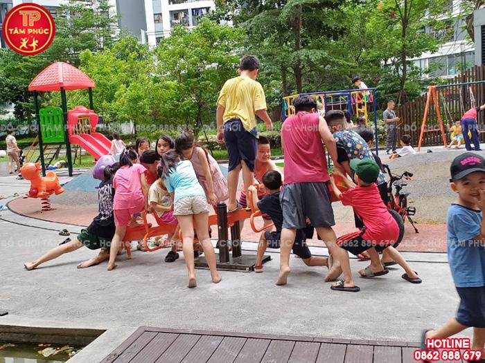 Những lợi ích của bập bênh đối với trẻ em như thế nào, sử dụng cho những không gian nào?