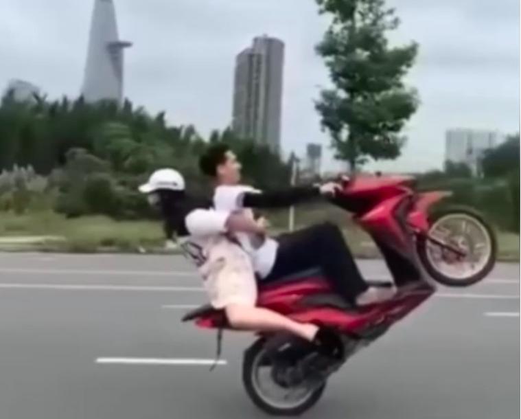 Mượn xe máy rồi chạy 'bốc đầu', có bị tịch thu phương tiện?