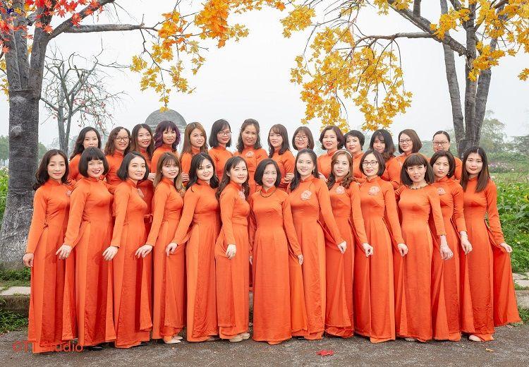 10+ Cách tạo dáng chụp áo dài ảnh tập thể đẹp LUNG LINH