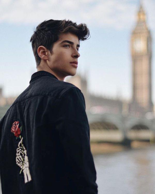 Các kiểu selfie đẹp cho nam hút like chàng nhất định phải biết