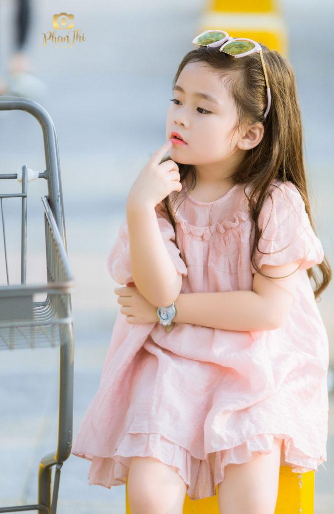 5 cách tạo dáng chụp ảnh cho bé gái đẹp