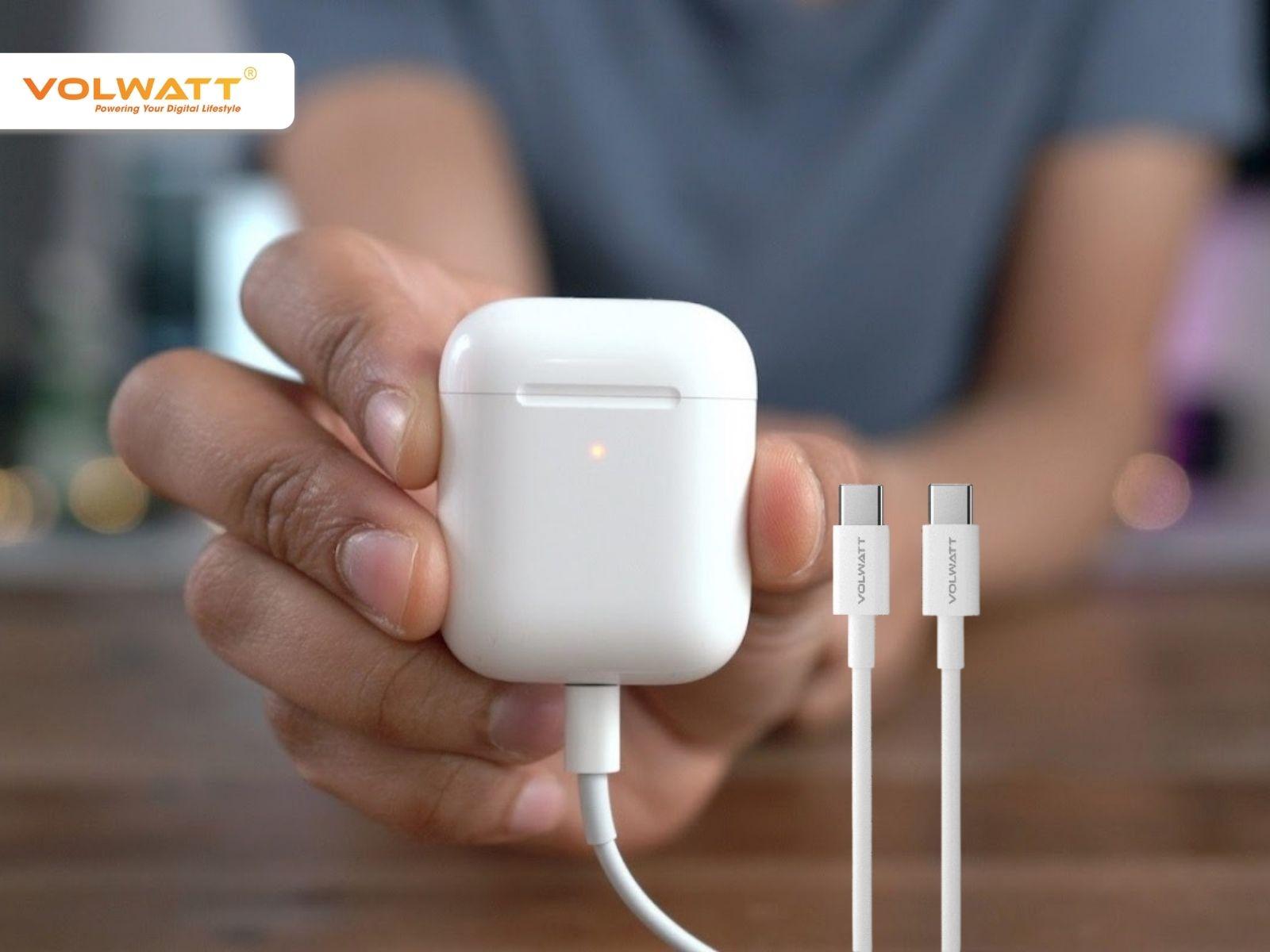 Sạc hộp AirPods có cần bỏ tai nghe vào không? Cách sạc chuẩn