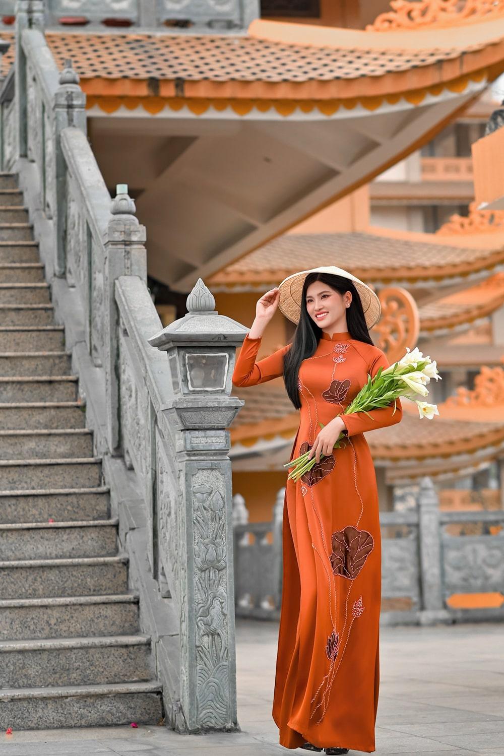 #35 Cách tạo dáng chụp ảnh áo dài ở chùa đẹp, thanh lịch