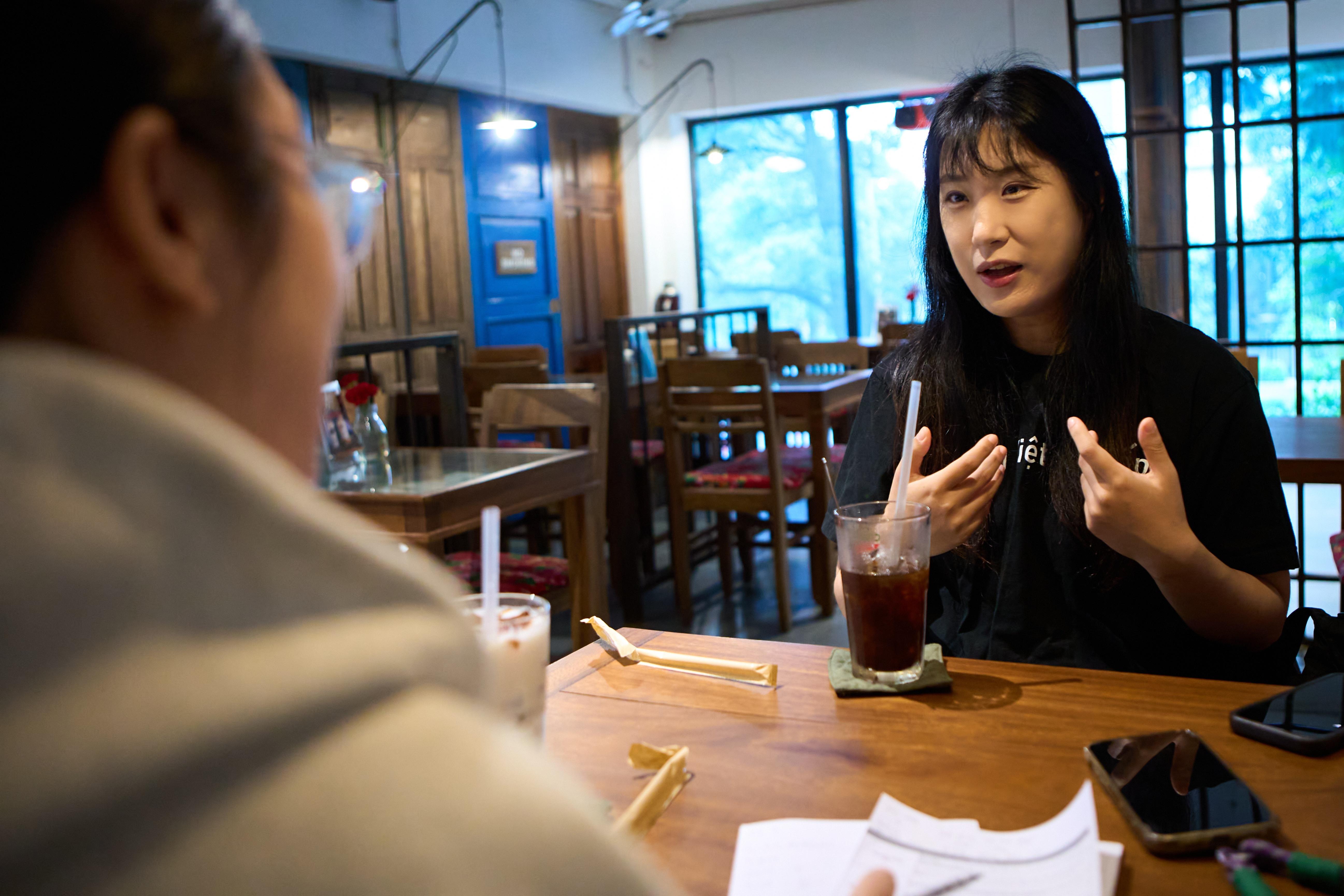 Gặp cô gái Hàn Quốc 'hài hước nhất Việt Nam' nổi rần rần Threads