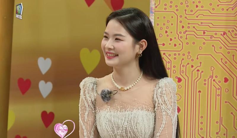 Cô gái xinh đẹp cưới ‘ông chú’ hơn 20 tuổi, hôn nhân nhiều điều thú vị