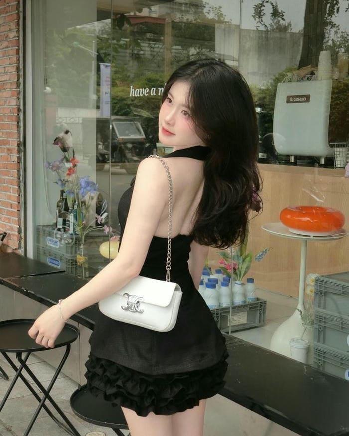 99+ Ảnh gái xinh mặc váy ngắn: Quyến rũ & thời trang nhất