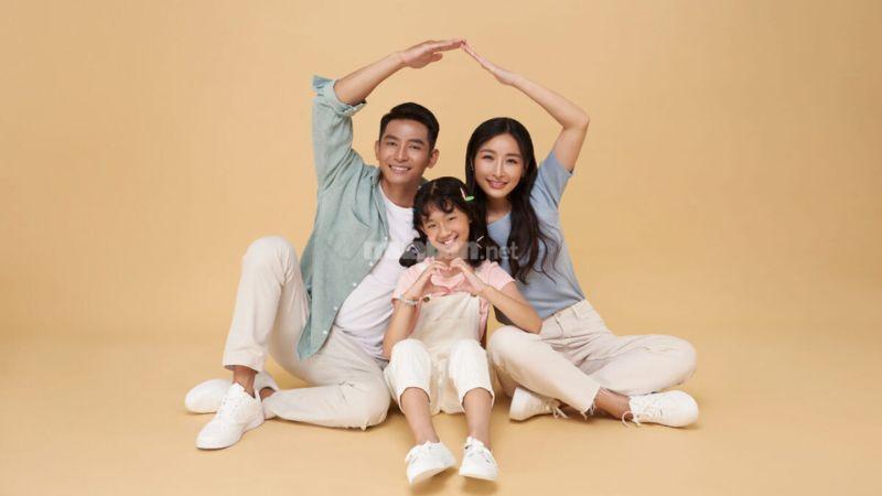 Cách hoá giải chụp ảnh 3 người đơn giản, ai cũng làm được