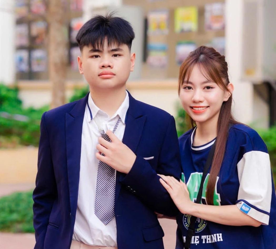 Mẹ 40 tuổi ở Hà Nội chụp ảnh cùng con trai gây sốt vì trẻ như bạn cùng lớp