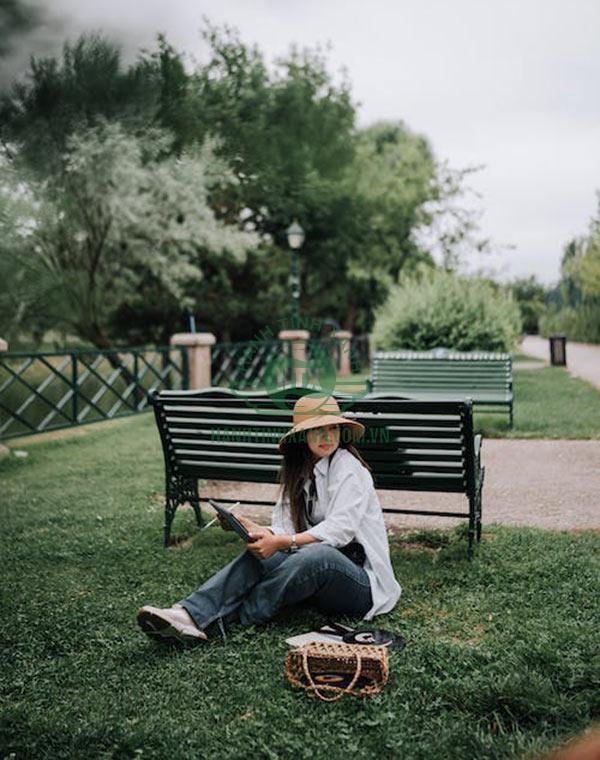 10+ cách tạo dáng và chụp ảnh với ghế công viên: Đảm bảo đẹp!