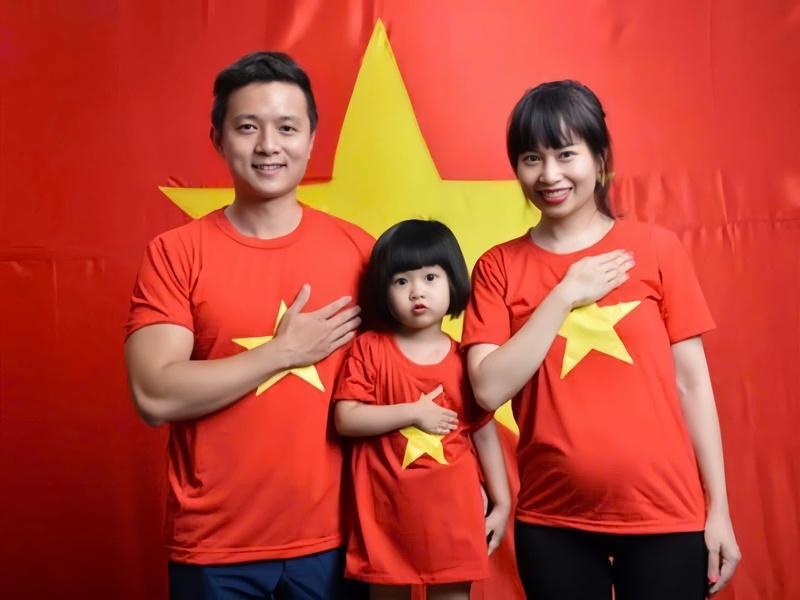 10 cách chụp ảnh với áo cờ đỏ sao vàng hưởng ứng ngày lễ