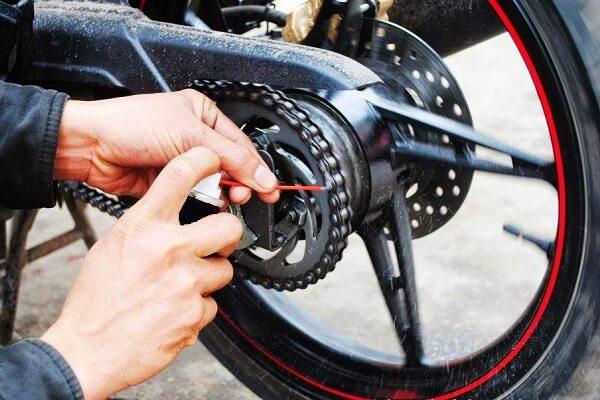 Bôi trơn sên xích xe máy và một số vấn đề cần lưu ý