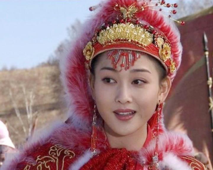 Vương Chiêu Quân đẹp nhất màn ảnh: Từng bán quần áo để sống, U50 lẻ bóng sau đổ vỡ