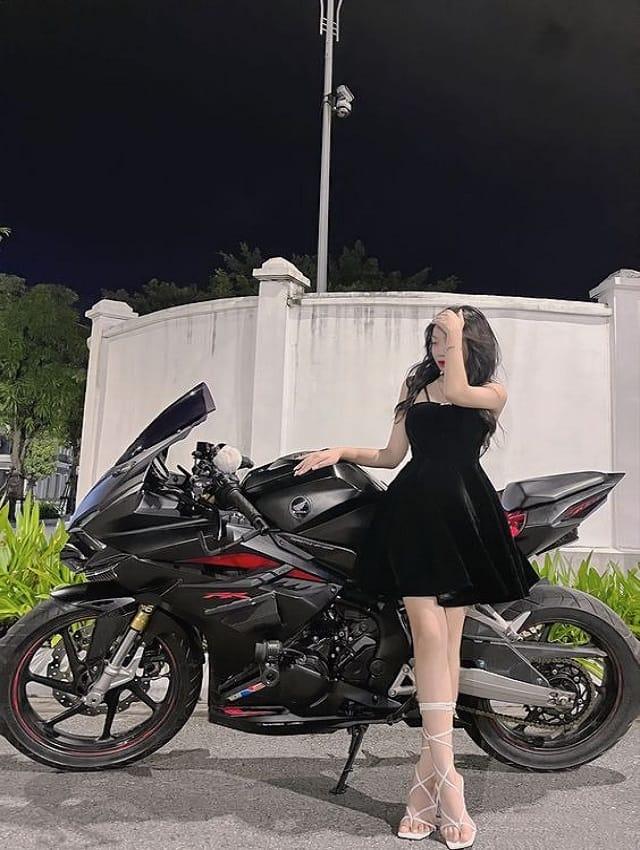 Hướng dẫn cách tạo dáng chụp ảnh gái xinh ngồi xe độ cho hội chị em