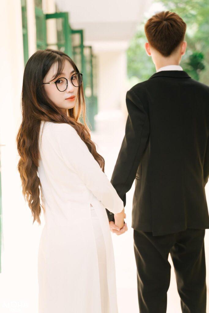 Tạo kiểu nắm tay cùng nhau băng qua đại dương