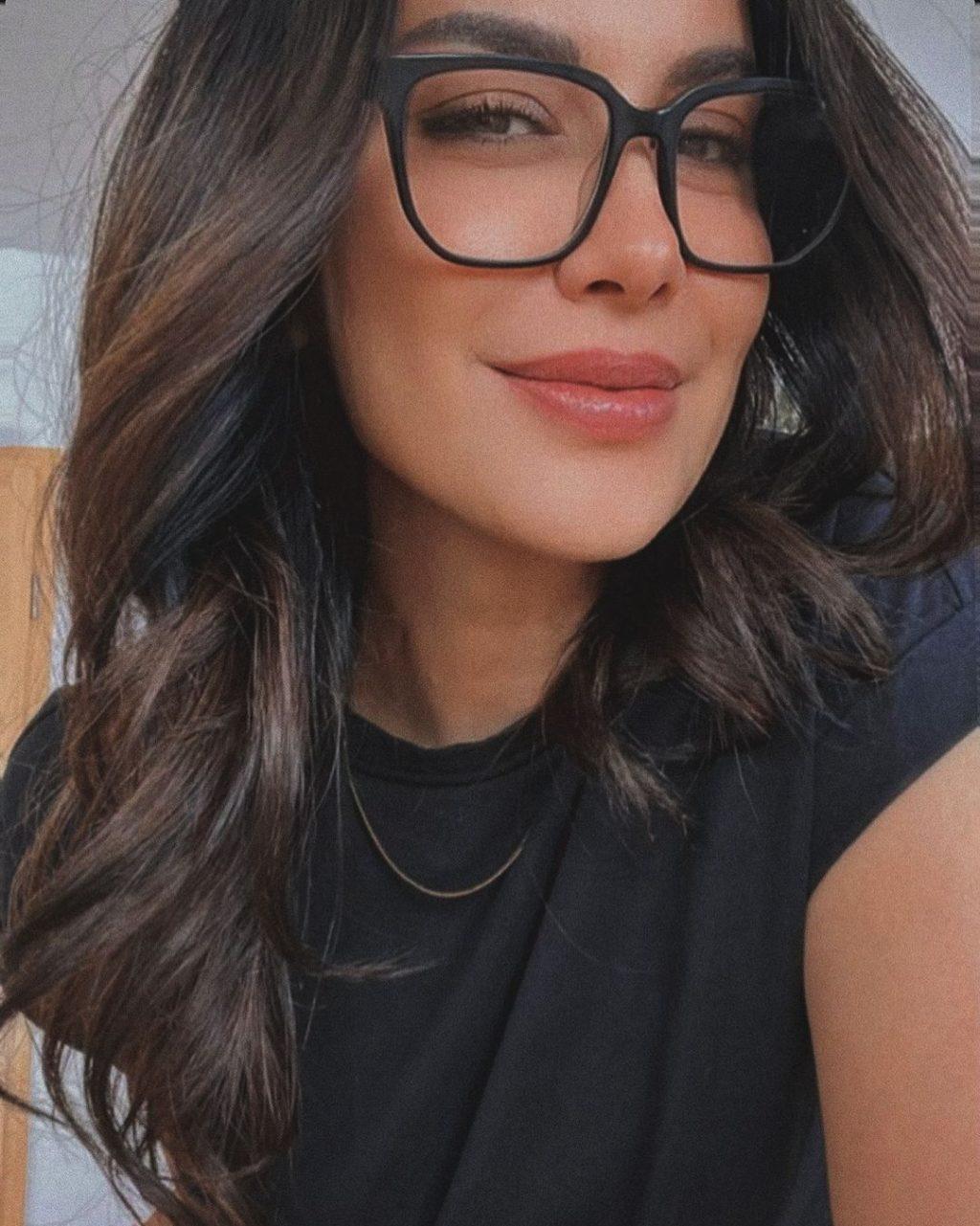 Khám phá 7 kiểu tóc dành cho cô nàng thường xuyên mang kính