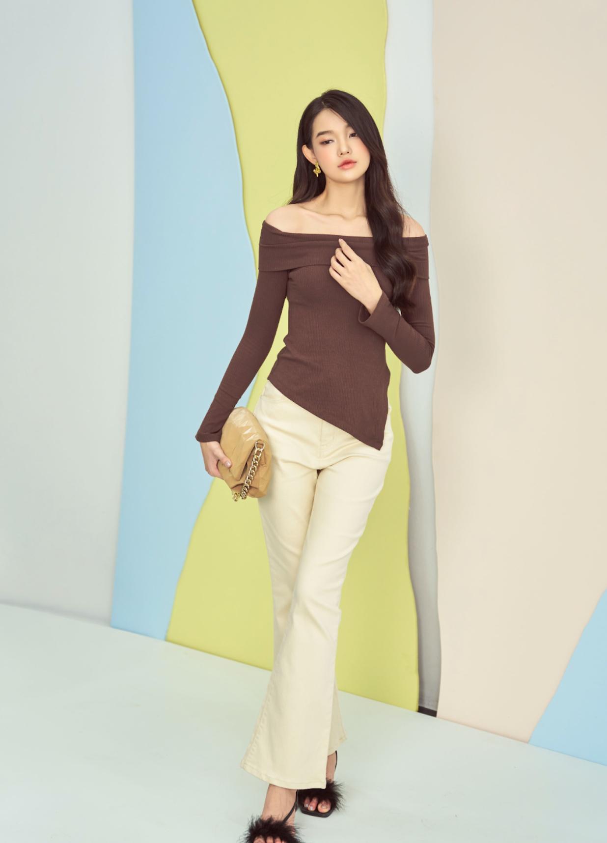 Áo vạt chéo, điểm nhấn phá cách khoe trọn vòng eo