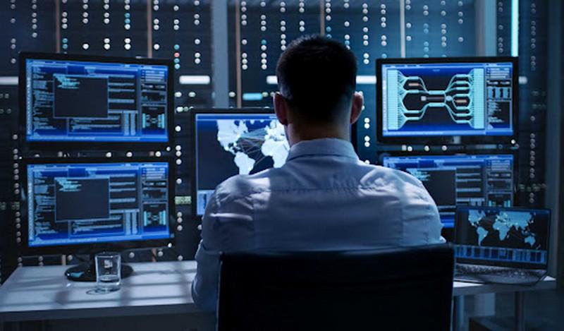 Kỹ sư máy tính là gì? Làm công việc gì? Lương bao nhiêu?  