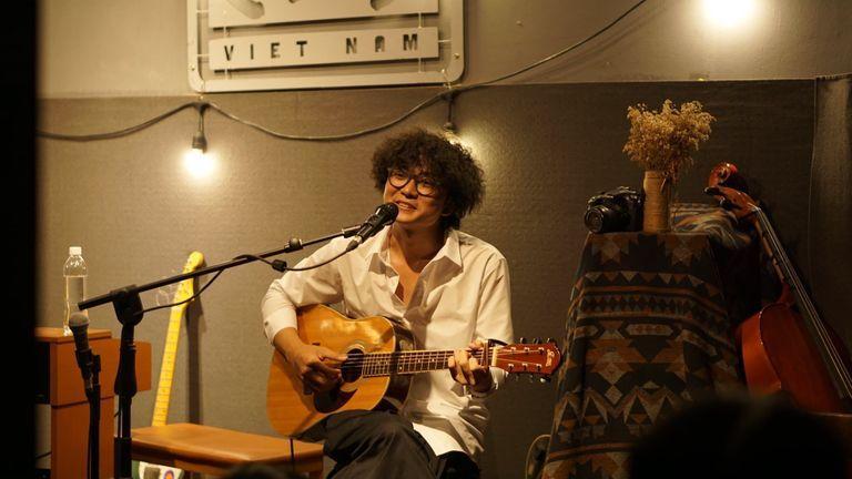 RadioOnTVKhi Tùng kể hết về "Gam màu tím ở rìa thế giới"