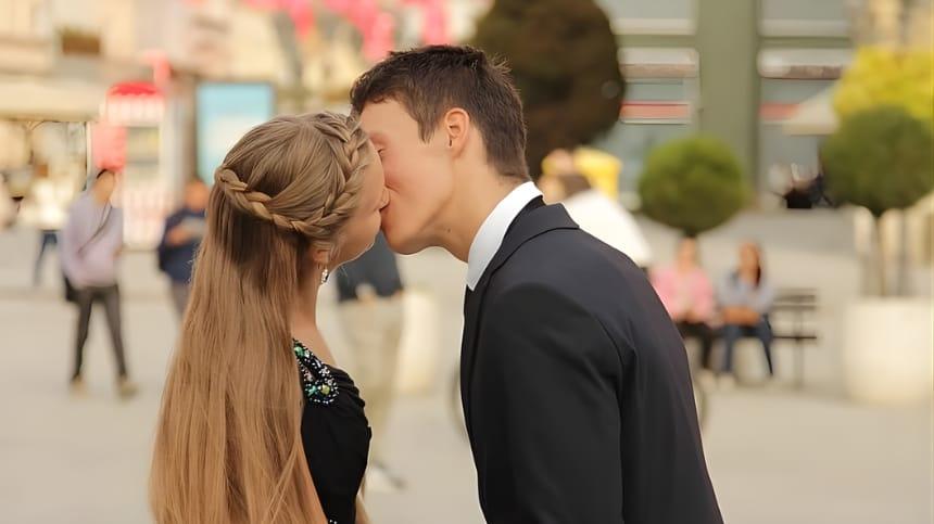 Giải Mã Mơ Thấy Hôn Người Yêu Và Cách Chọn Con Số Đẹp