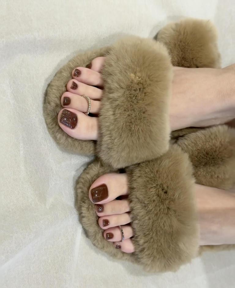 125+ mẫu nail chân màu nâu tây, nâu đậm, mắt mèo sang chảnh