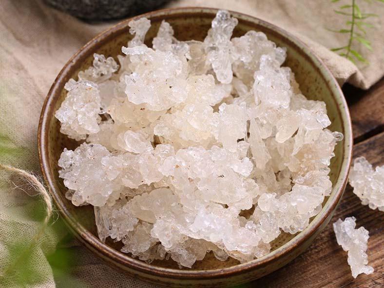 Nên ngâm tuyết yến bằng nước nóng hay lạnh? Bí quyết ngâm tuyết yến nhanh nở