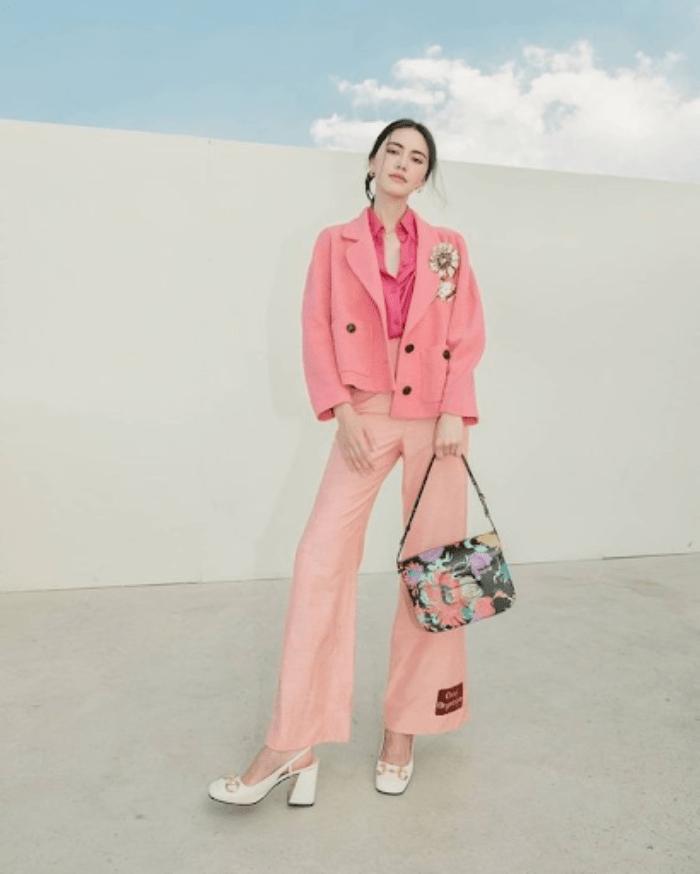 Áo hồng phối với quần màu gì nữ đẹp? Gợi ý 12 outfit cực chất cho nàng