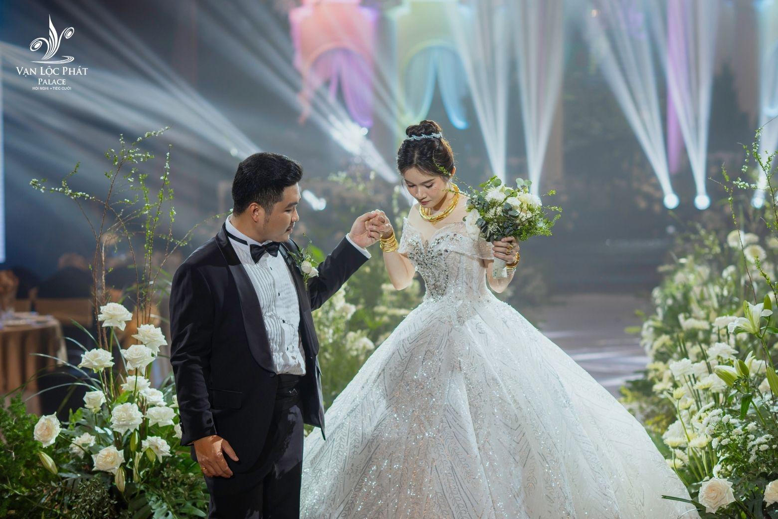 Tầm Quan Trọng Của Việc Tập Dợt Tiệc Cưới và Sự Hỗ Trợ Từ Vạn Lộc Phát Palace