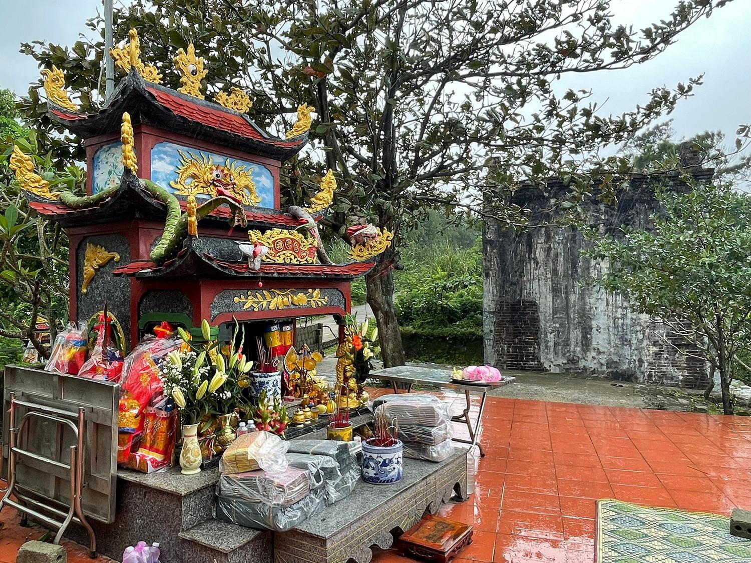 Dùng dằng cổ ải trăm năm…