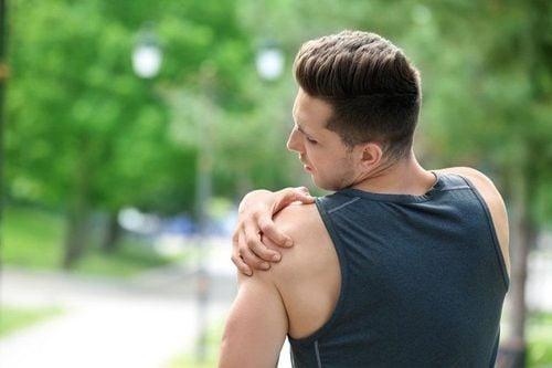 Mất vững khớp vai mãn tính hay trật khớp vai tái diễn